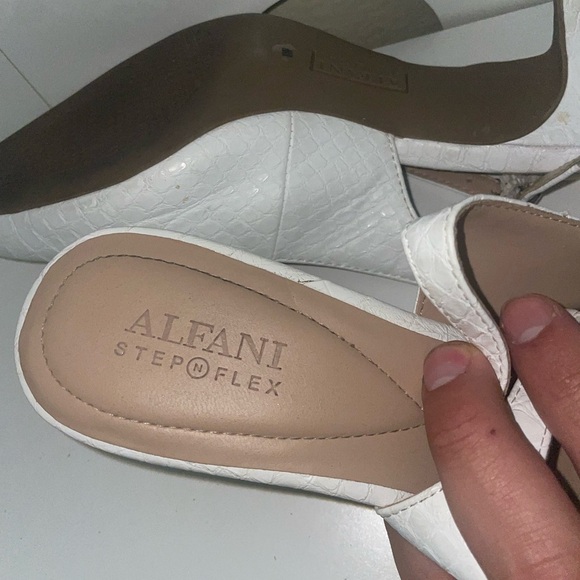 White pointed toe heels slingback heels kitten heels snakeskin heels - Picture 10 of 10